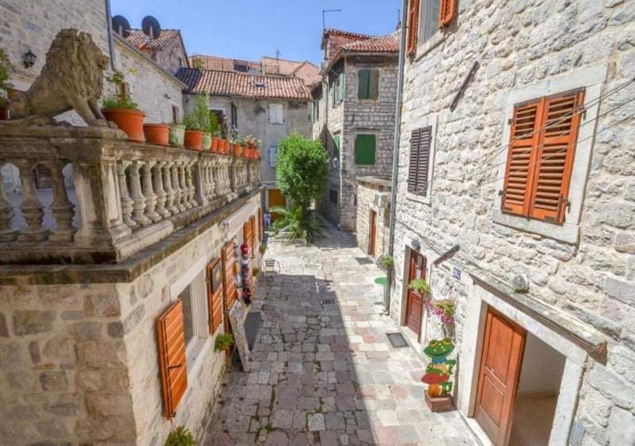 Sunstone Apartments Kotor Bagian luar foto